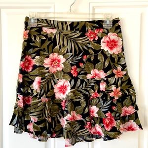 AMERICAN EAGLE TROPICAL RUFFLE SKIRT